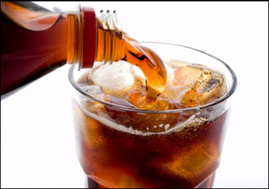دراسة: الإفراط تناول المشروبات الغازية يسبب أضرار جسيمة بالمخ